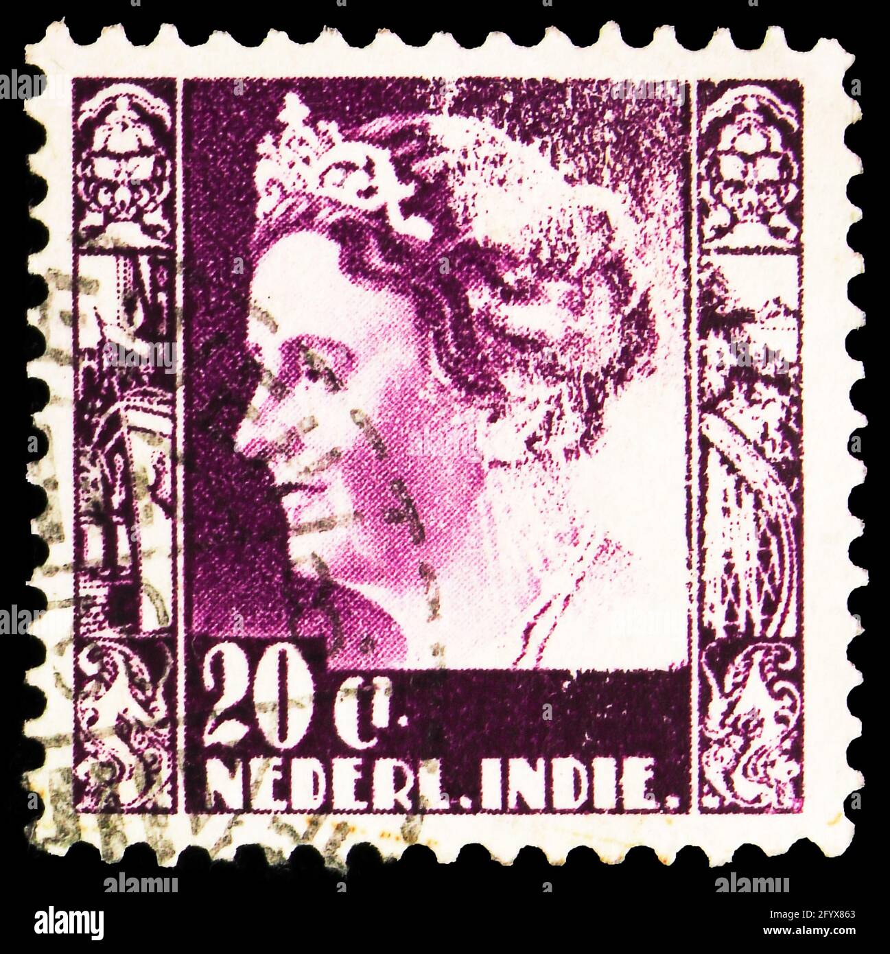 MOSKAU, RUSSLAND - 27. SEPTEMBER 2019: Briefmarke in den Niederlanden Ostindien zeigt Königin Wilhelmina (`Typ kreisler`), 20 Niederländische Indien Stockfoto
